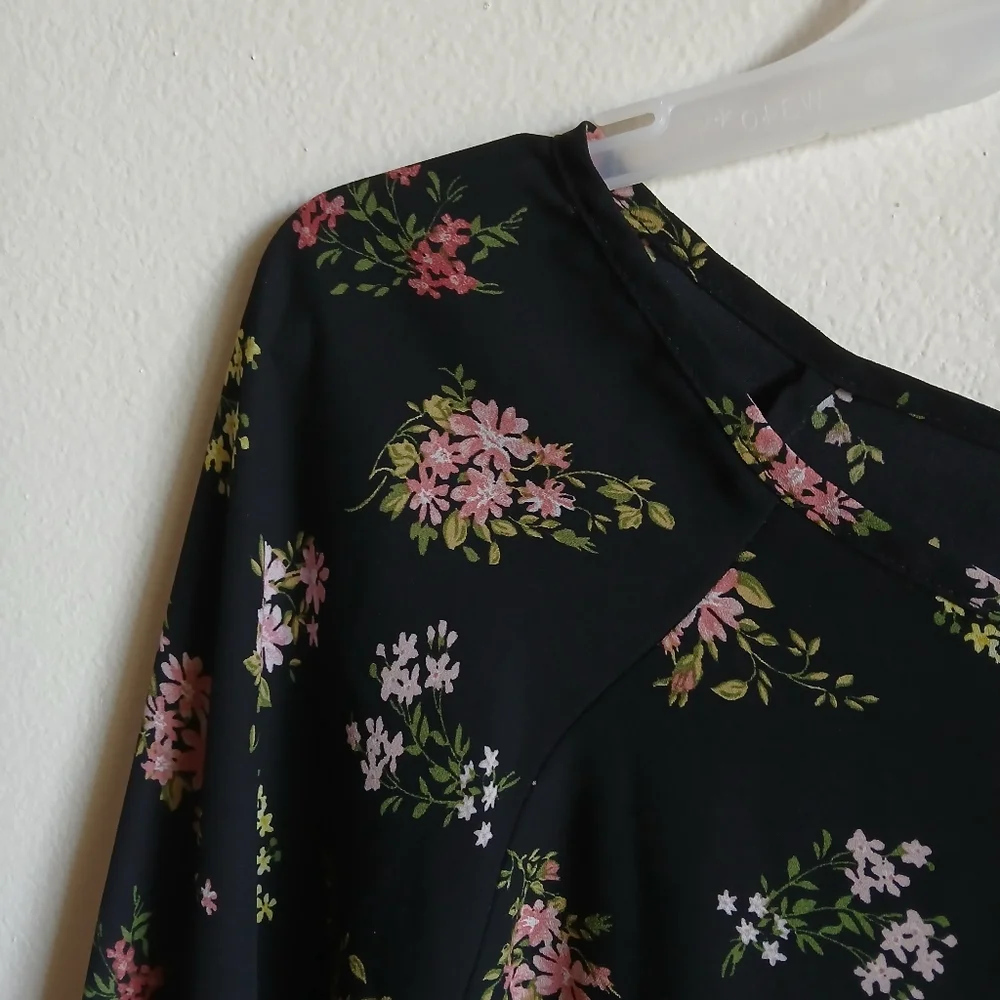 Papermoon Hi-low Floral Blouse Size Medium top - Picture 5 of 9